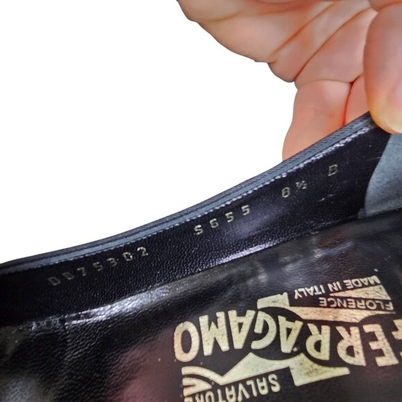 Salvatore Ferragamo Black Bow Accent Patent Leather Pumps 8.5 Square Toe Italian - Picture 8 of 10